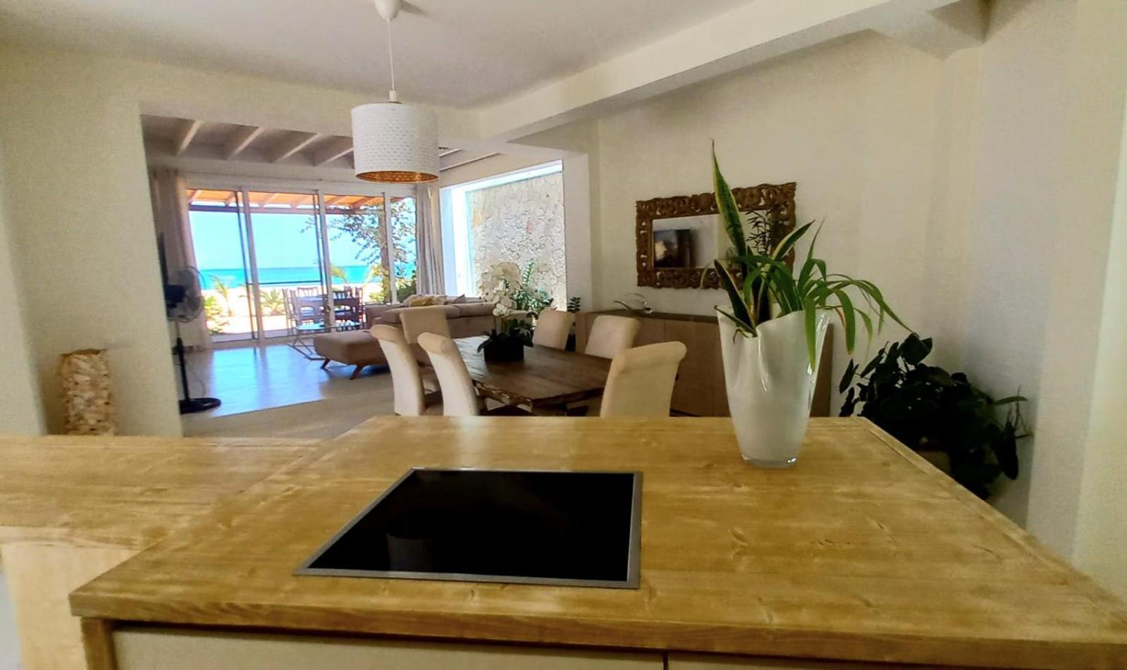 Cristina Alojamento, De Chaves, Boa Vista, Cape Verde, Wi-fi Alojamento de Acomodação e Pequeno-almoço Sal Rei